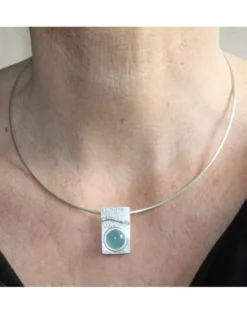 Aquamarin-Anhänger mit Welle und Kette
