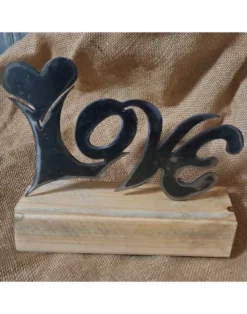 Deko-Standbild "Love" aus Metall auf Holzsockel