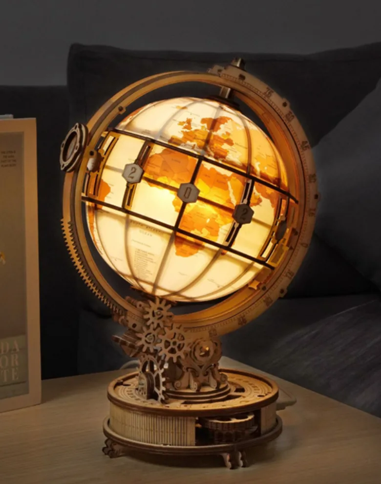 3-D-Holzpuzzle: Beleuchteter Globus