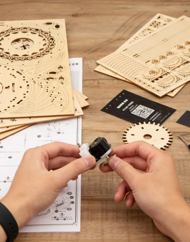 3D-Holzpuzzle: Bewegliches Karussell mit Musik