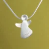 Schutzengel mit Pünktchenkleid und Kette - silber
