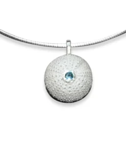 Seeigel mit Aquamarin und Kette